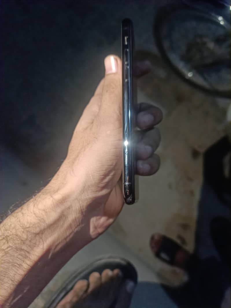 Apple iPhone 11 Pro 2