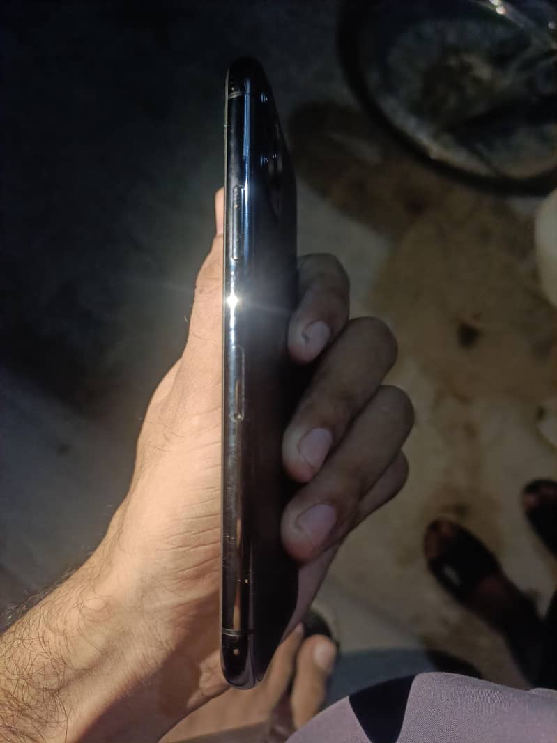 Apple iPhone 11 Pro 3