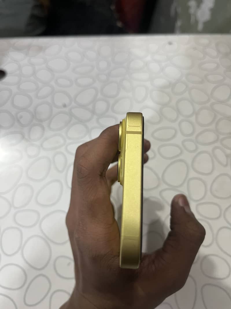 Apple iPhone 14 3