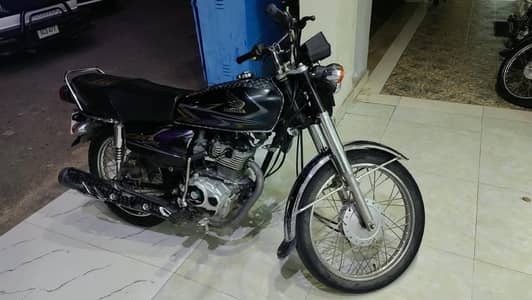 Honda 125 black