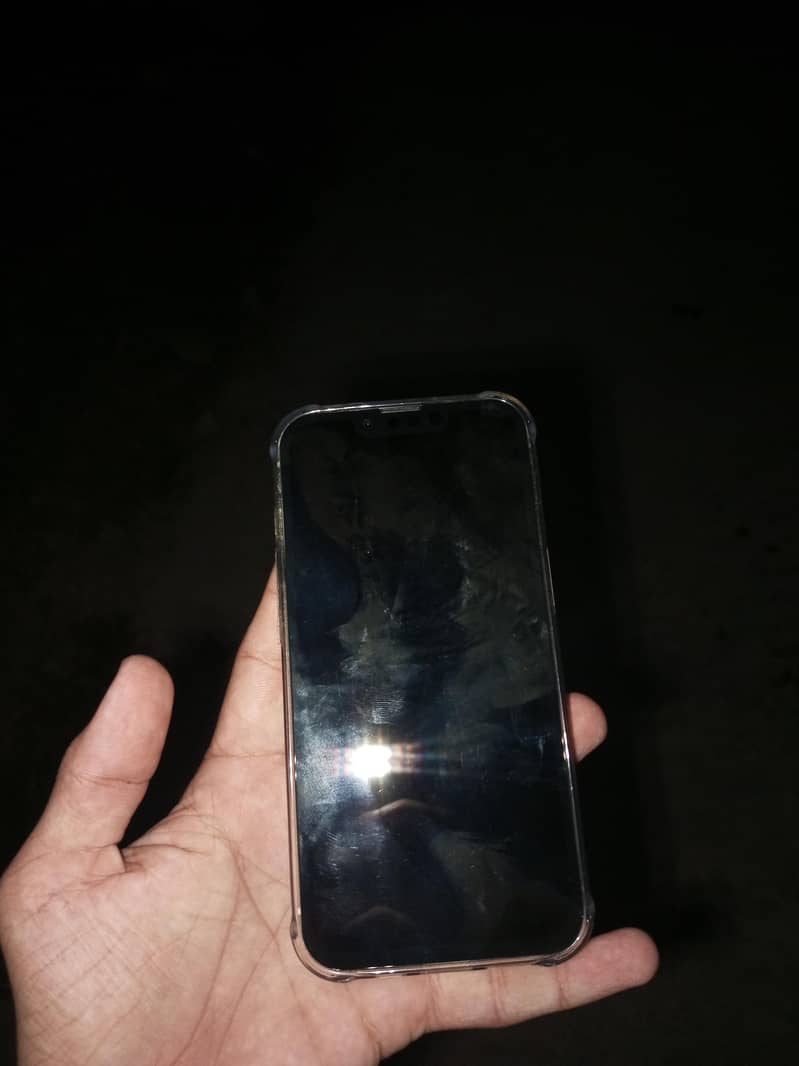 Apple iPhone 13 0