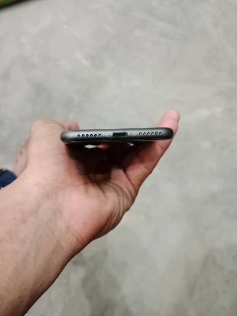 Apple iPhone 8 4