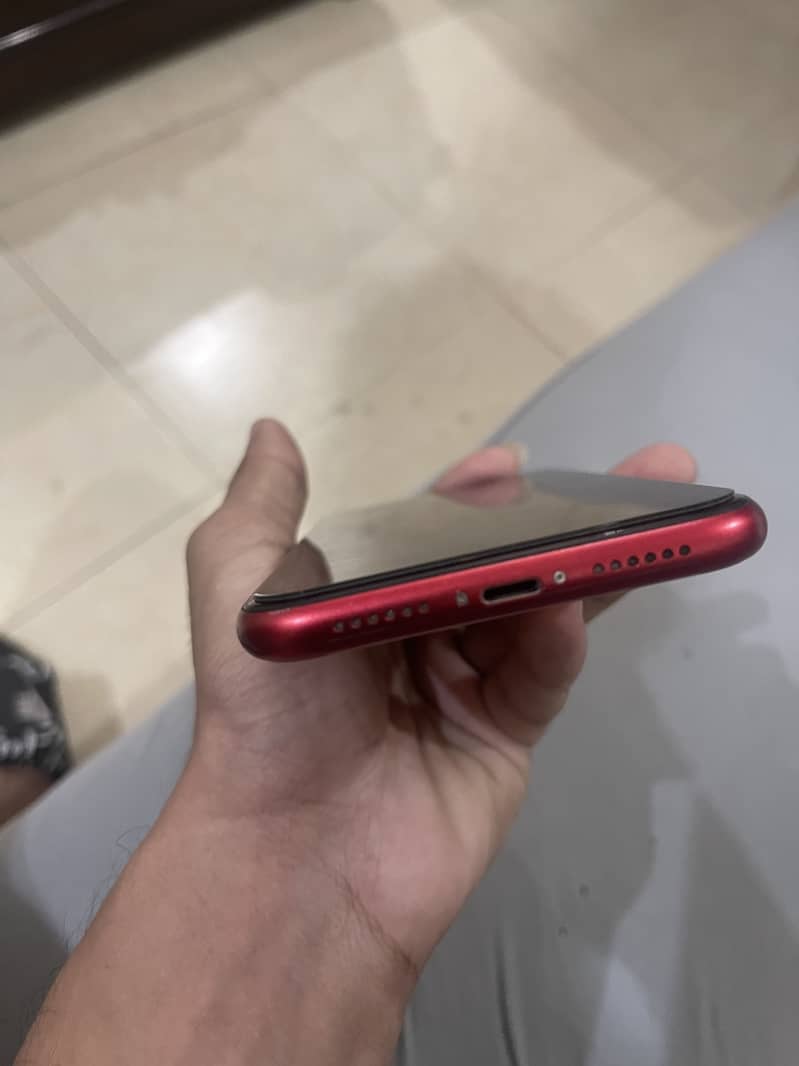Apple iPhone 11 4