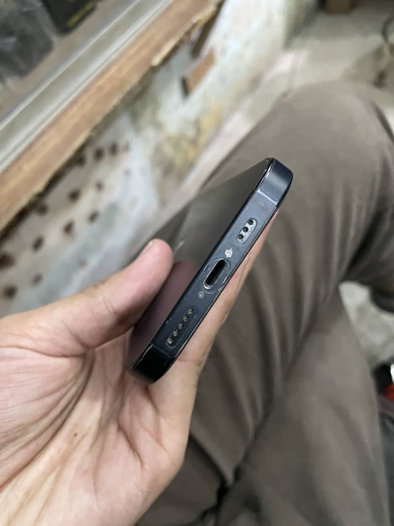 Apple iPhone 14 4