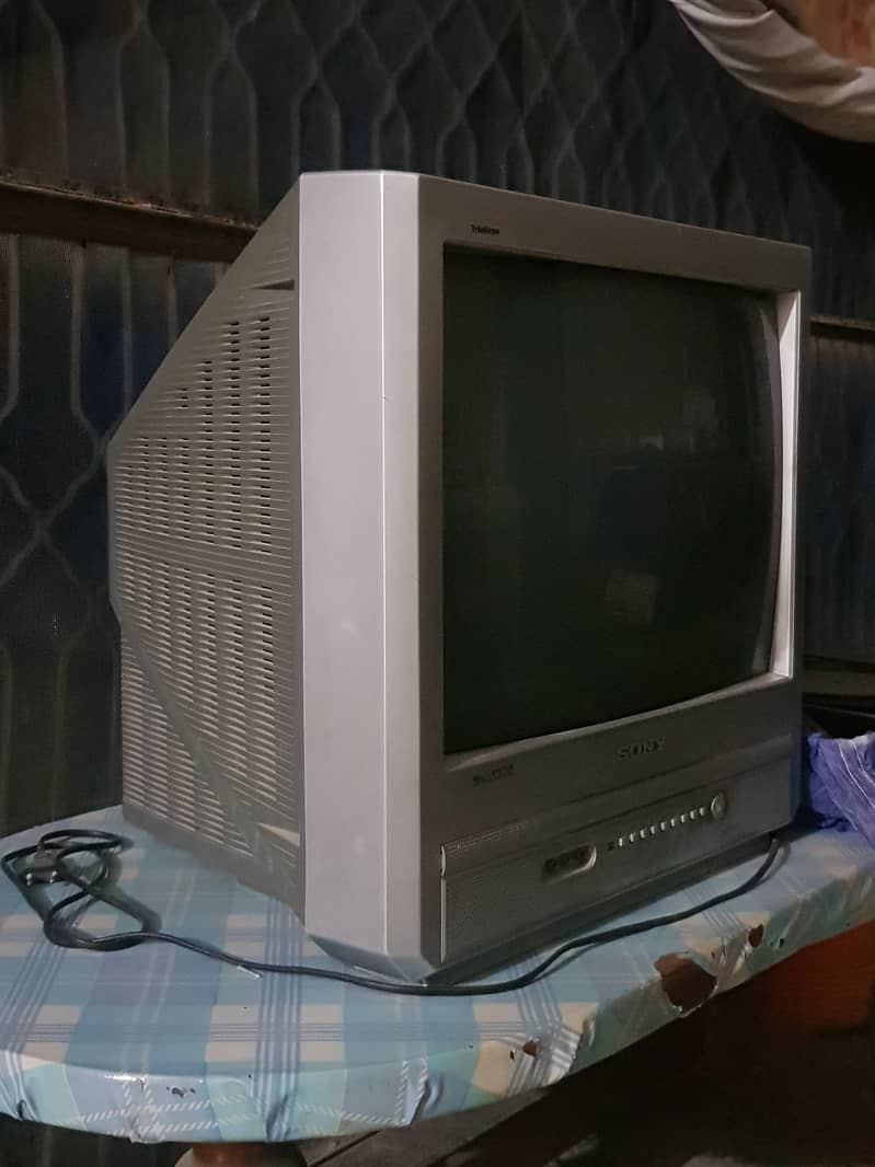 sony trinitron TV 1