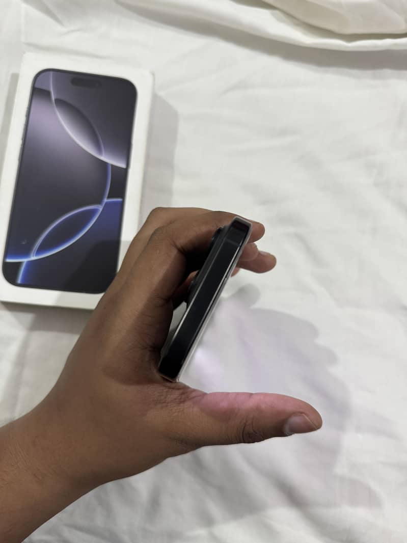 Apple iPhone 16 Pro 1