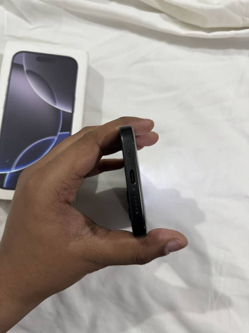 Apple iPhone 16 Pro 4