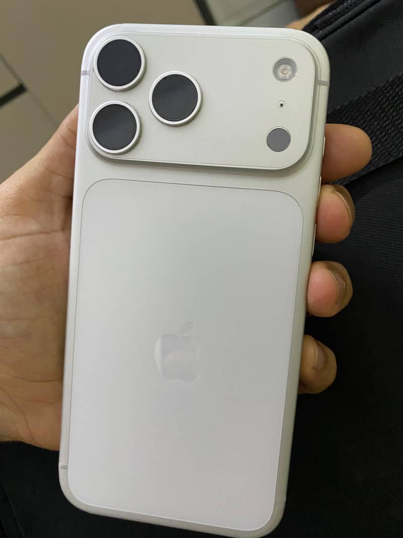 Apple iPhone 17 Pro Max 0