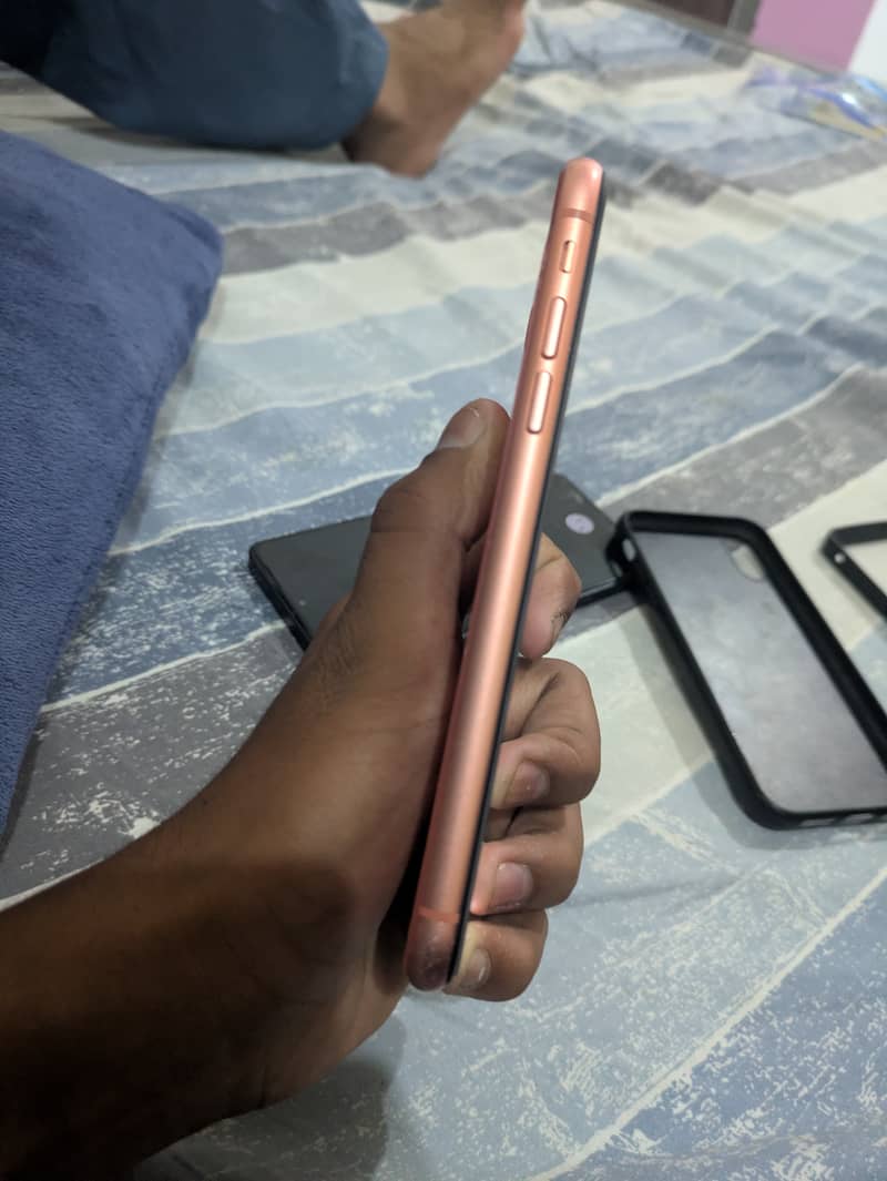 Apple iPhone XR 4