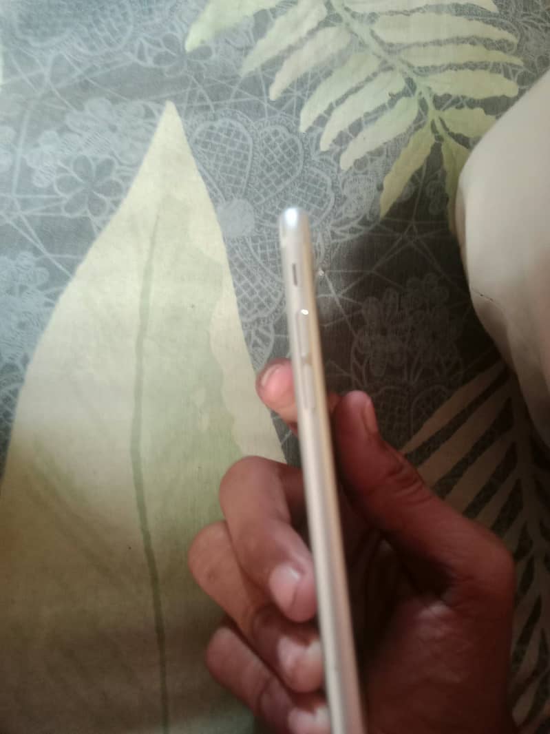 Apple iPhone 6S 5