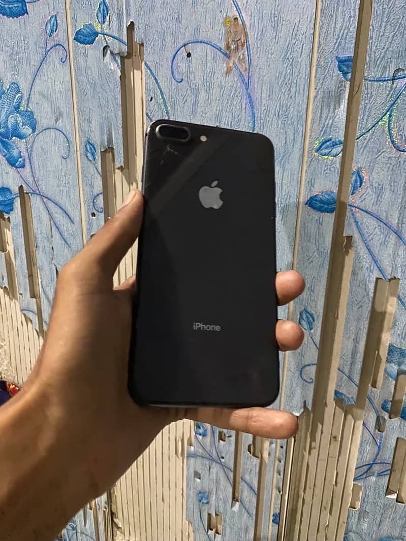 Apple iPhone 8 Plus 0