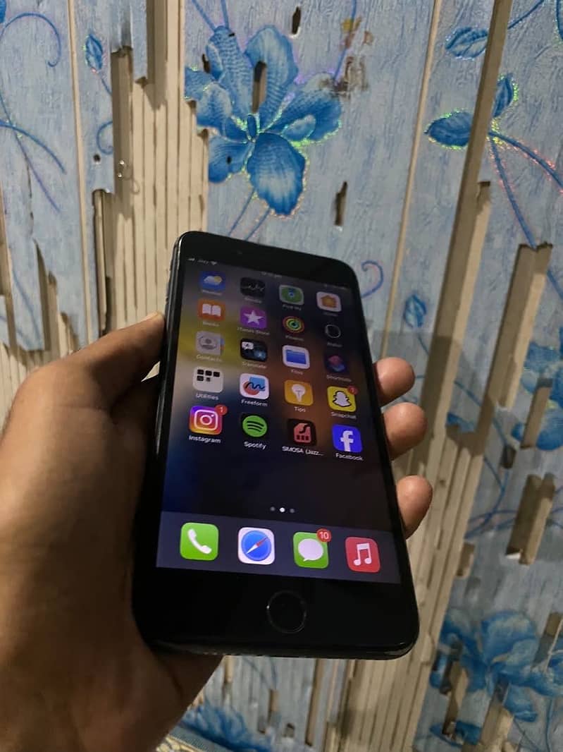 Apple iPhone 8 Plus 1