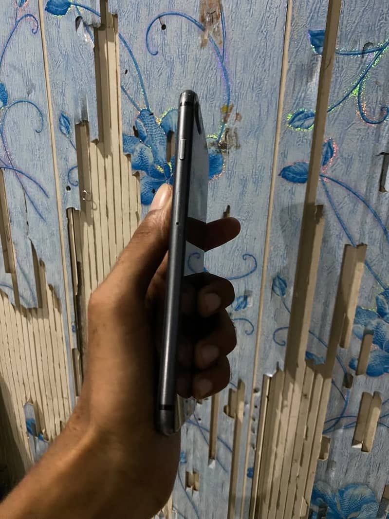 Apple iPhone 8 Plus 2