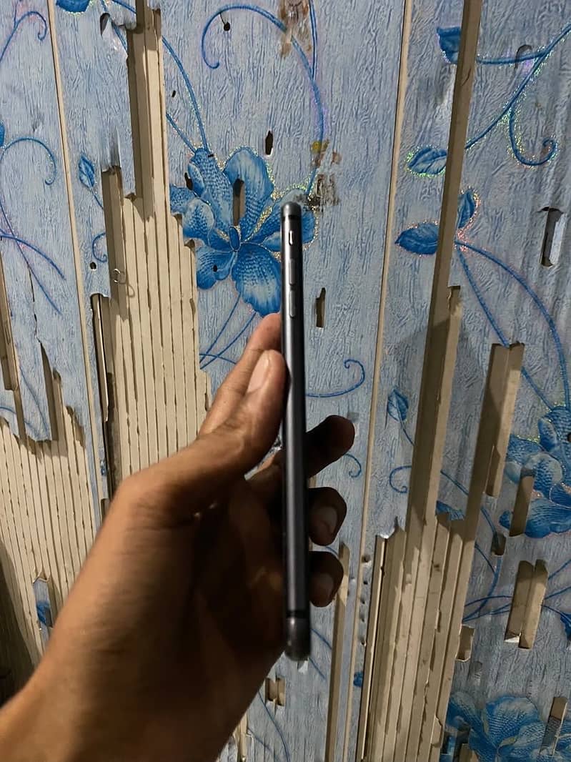 Apple iPhone 8 Plus 4
