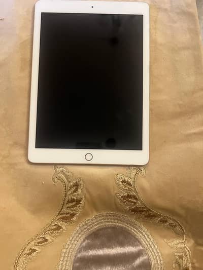 iPad 6th generation 32GB( no sim slot)