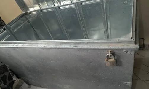 Trunk/ Peti with stand