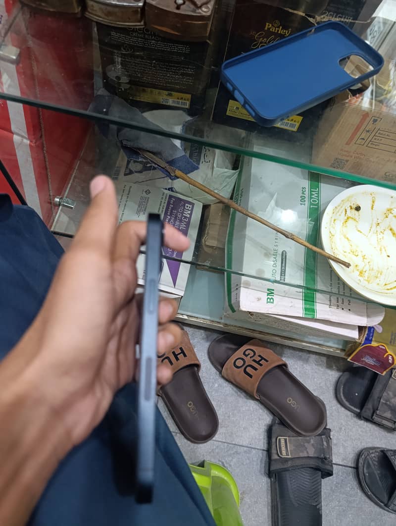 Apple iPhone 13 4