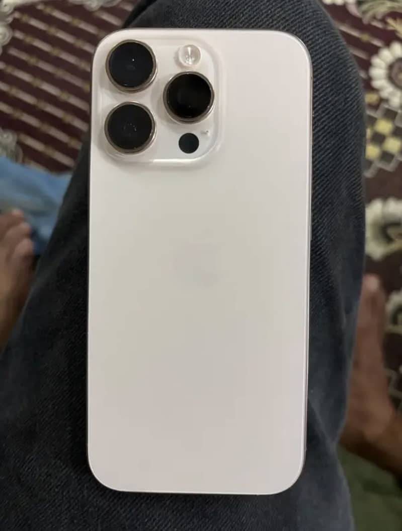 Apple iPhone 16 Pro 0