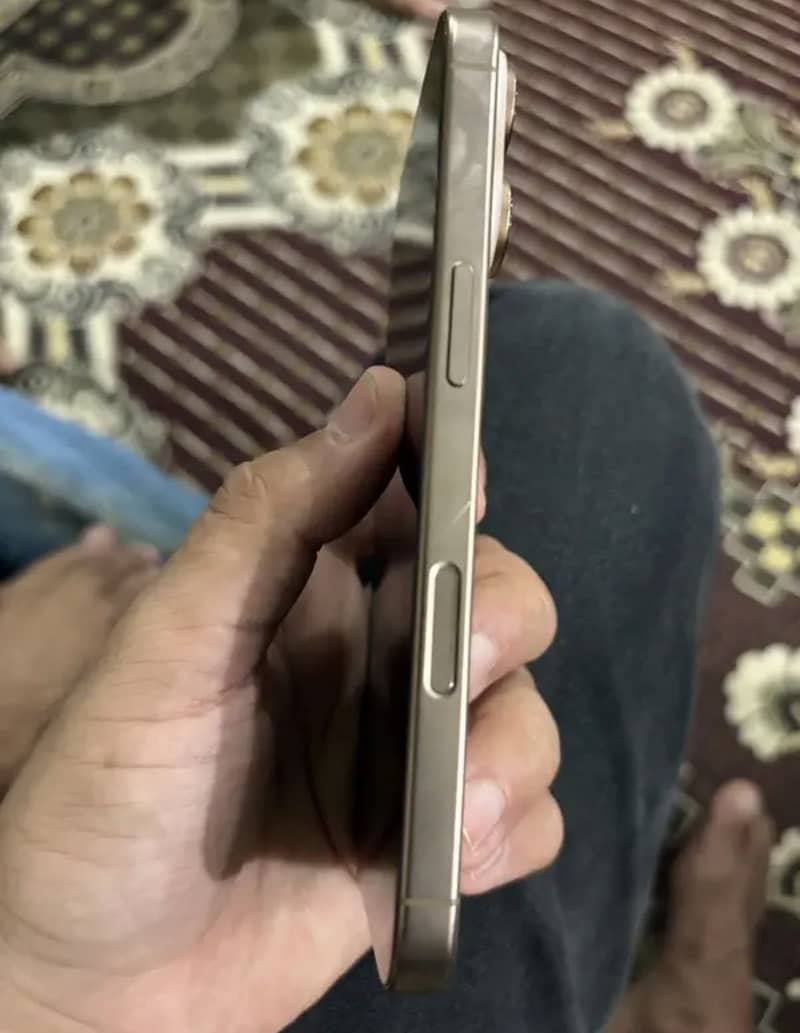 Apple iPhone 16 Pro 5