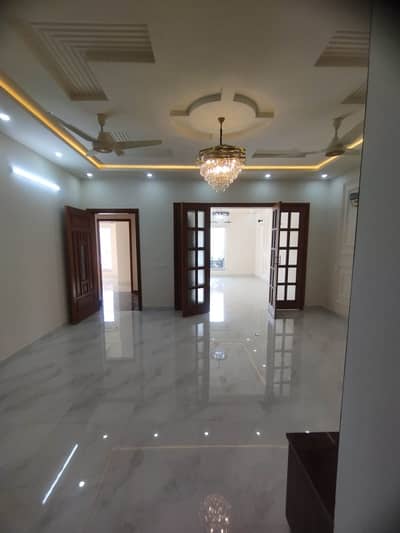 10 Marla Brand New House Avabiale for sale in Block D Top City