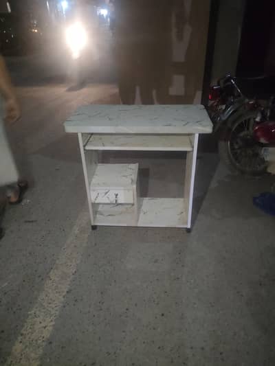 Computer table