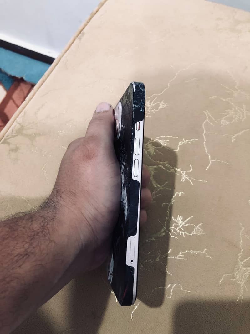 Apple iPhone 13 3