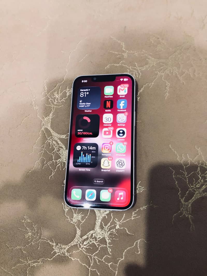 Apple iPhone 13 4
