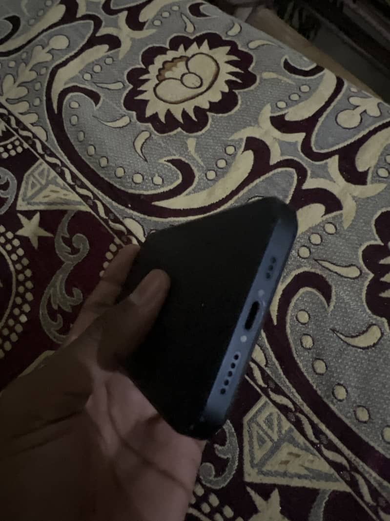 Apple iPhone 12 3