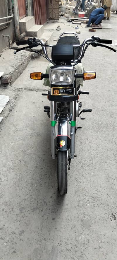 CD 70 Baki blkl ok h urgent sale h