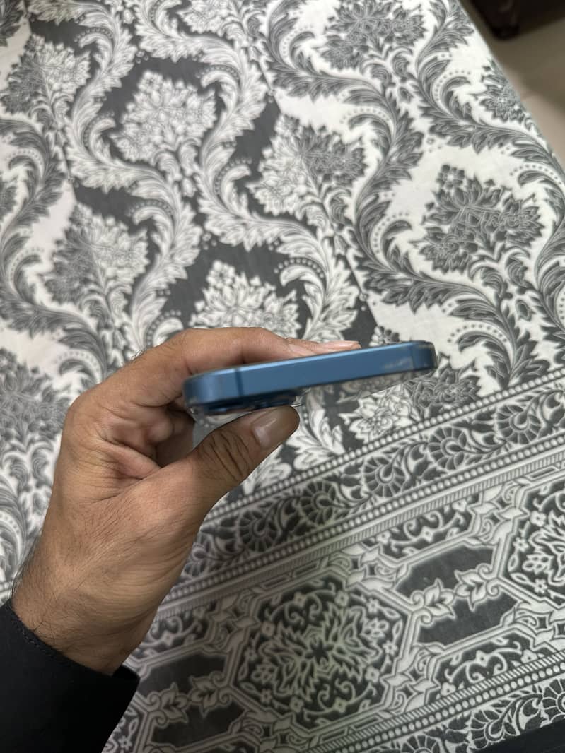 Apple iPhone 13 1