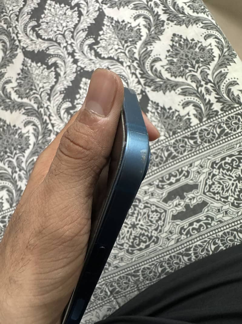 Apple iPhone 13 2