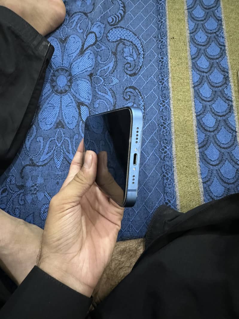 Apple iPhone 13 4