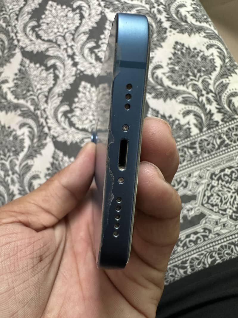 Apple iPhone 13 6