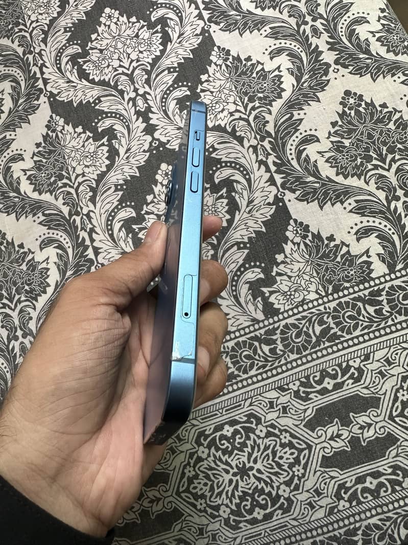 Apple iPhone 13 7