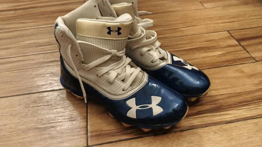 10/10 condition soccer shoes for boys