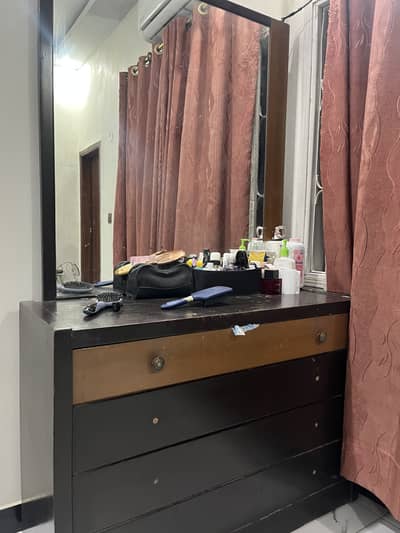 Dressing table