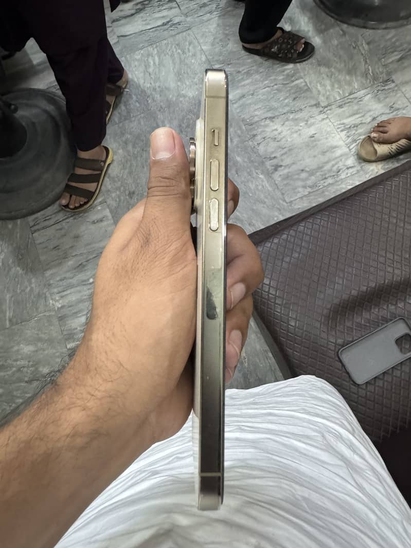 Apple iPhone 14 Pro Max 0