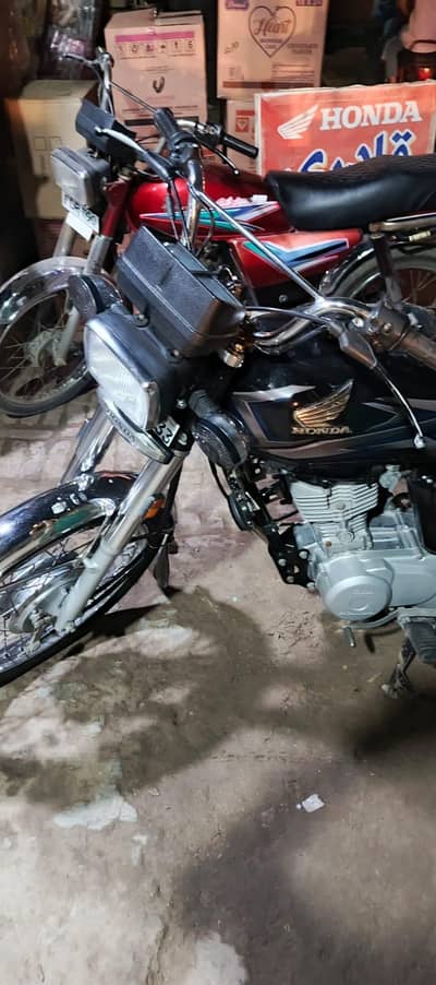 HONDA CG 125 IN  BLACK COLOR