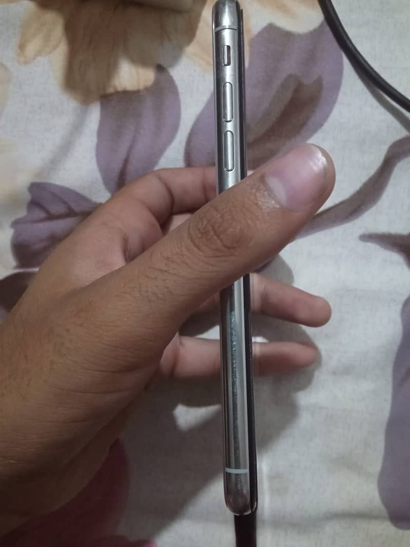 Apple iPhone X 3