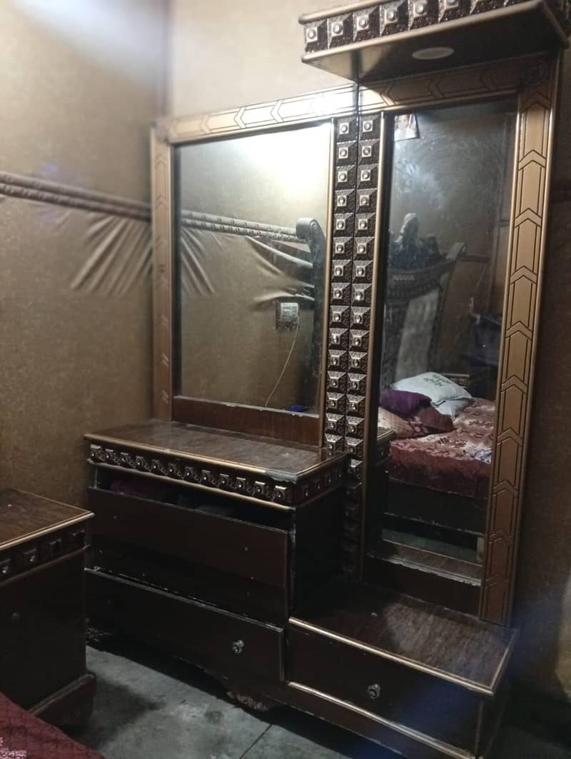 Bed set and showcase 1
