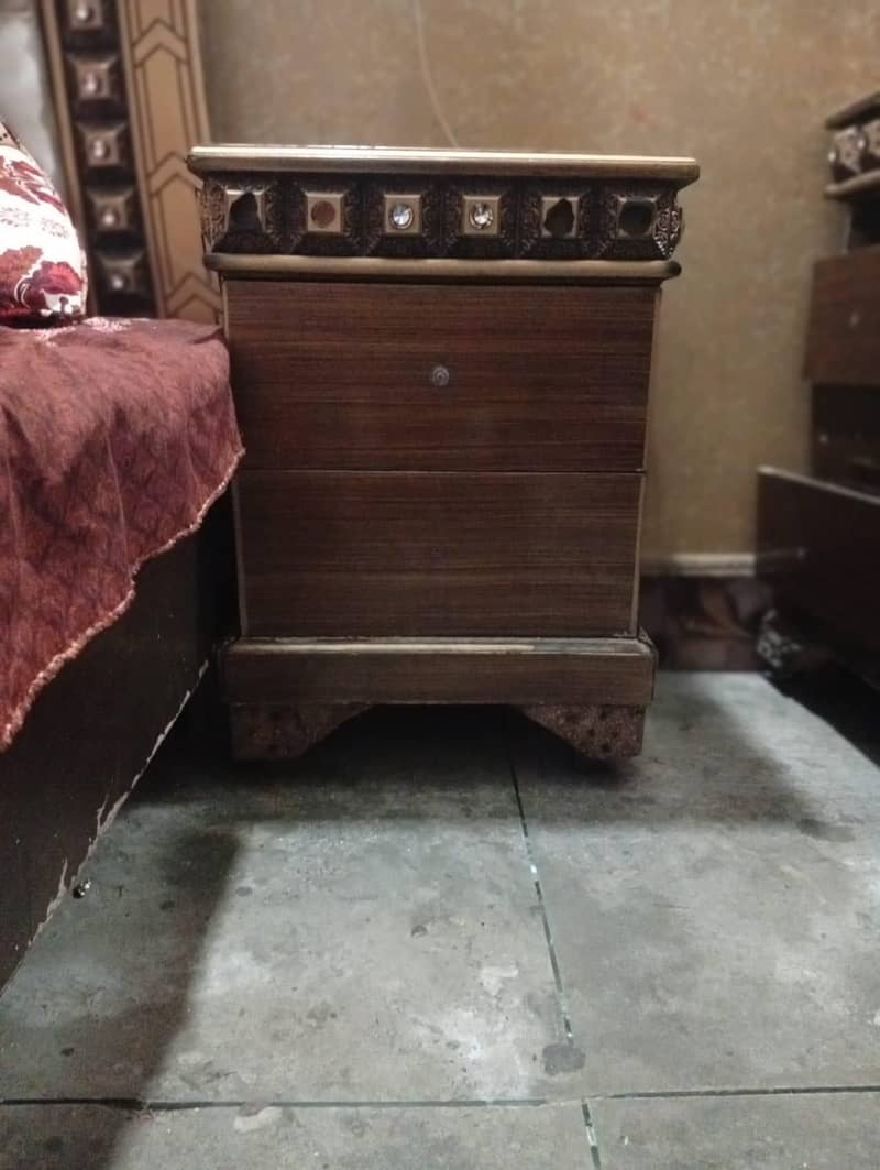 Bed set and showcase 6