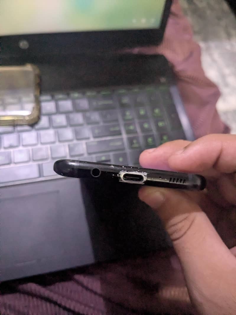 Samsung Mobile S8 Plus 3