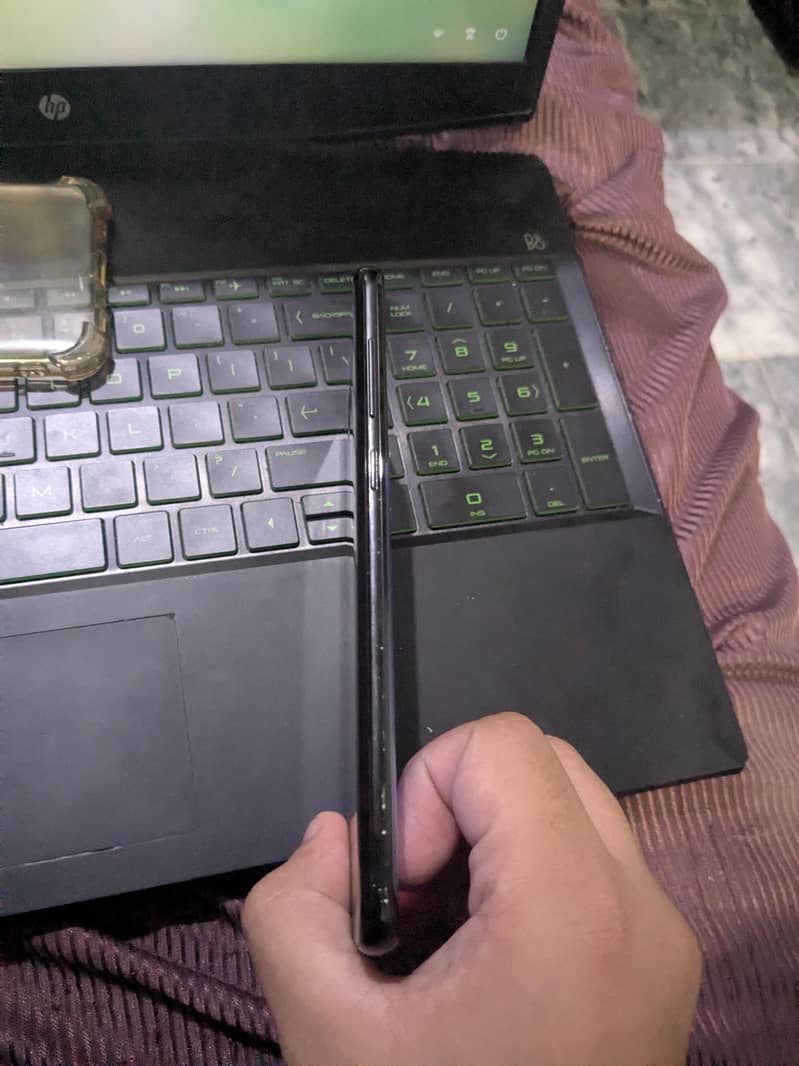 Samsung Mobile S8 Plus 4