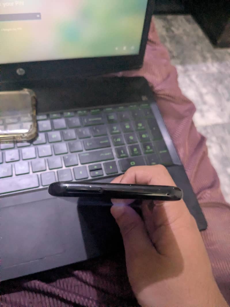 Samsung Mobile S8 Plus 5