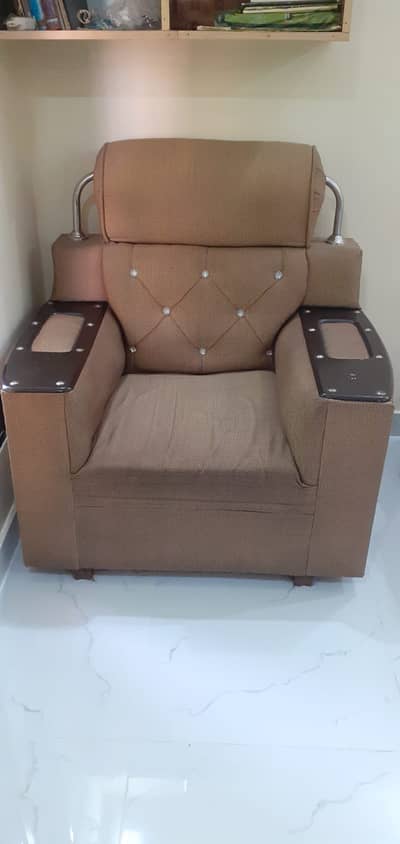 Sofas in good condition comfortable for elders and speciali made lama
