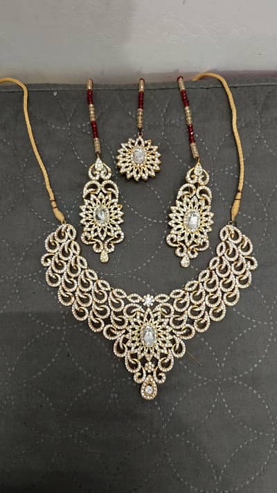 Bridal set 1 karat (beads lag sakty hain new