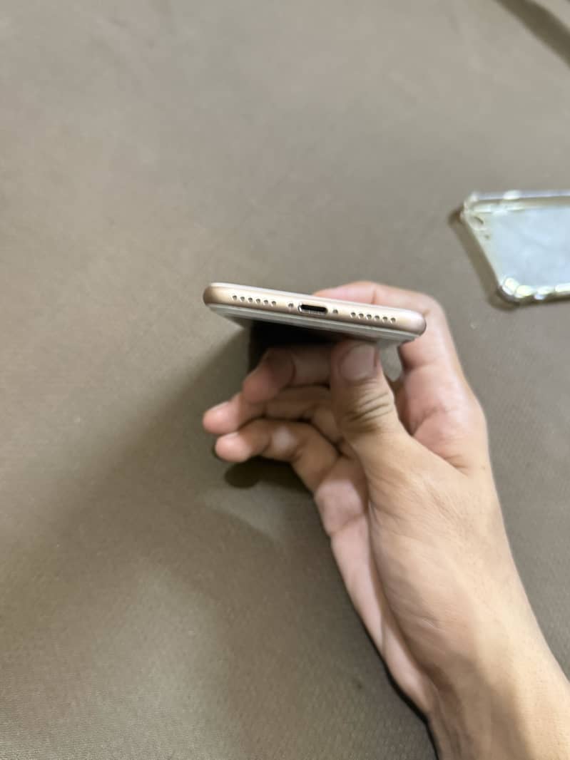 Apple iPhone 8 1