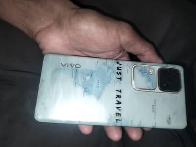 Vivo V30