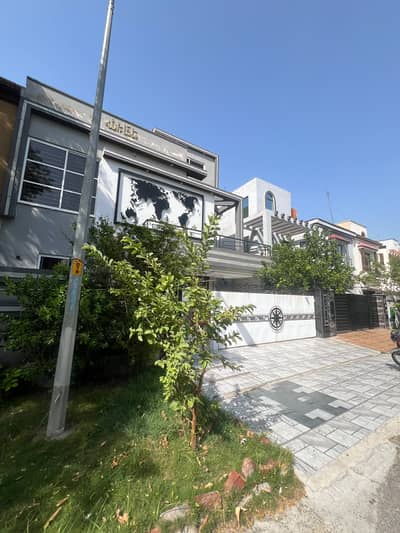 Beautiful 10 Marla House for Sale in Prime Location, CC Block, Bahria Town Lahore