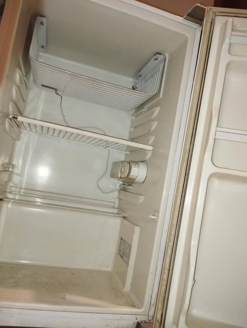 rough condition Mini fridge 3
